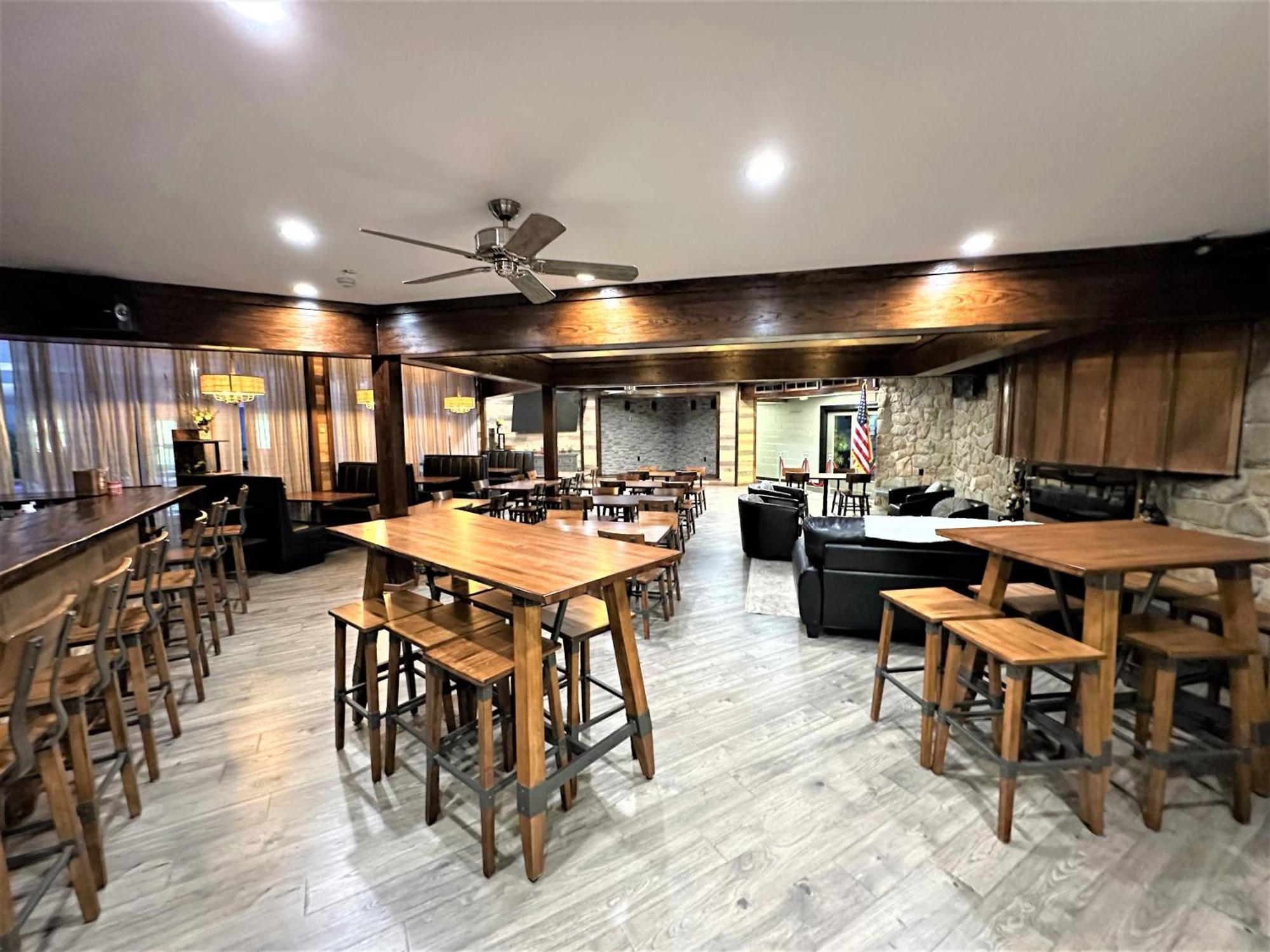 Wow!! Ultimate Pocono Retreat, Hot Tub, Game Room, Deck, Lakes, Skiing, Pools Long Pond Exterior photo